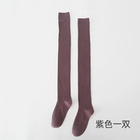 Перекачивание на коленных носках пурпурно