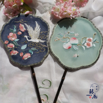 Whale deer Zizhu short handle shaped fan Plum blossom phoenix crown court catwalk group fan photo props retro wind accessories