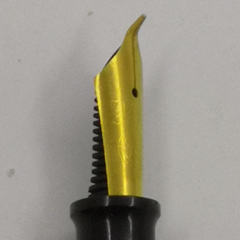 Ручка перьевая 老库存黑龙江28美工钢笔黄尖拧帽经典老钢笔1991年产品一支的价格