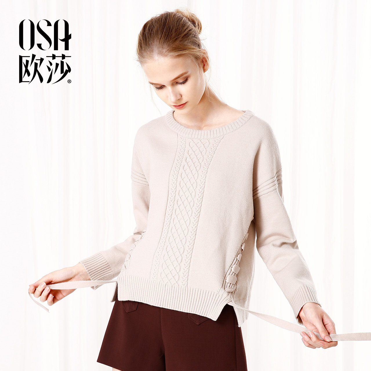 OSA欧莎2017冬装新款女装 宽松百搭圆领套头弹力针织衫D16013