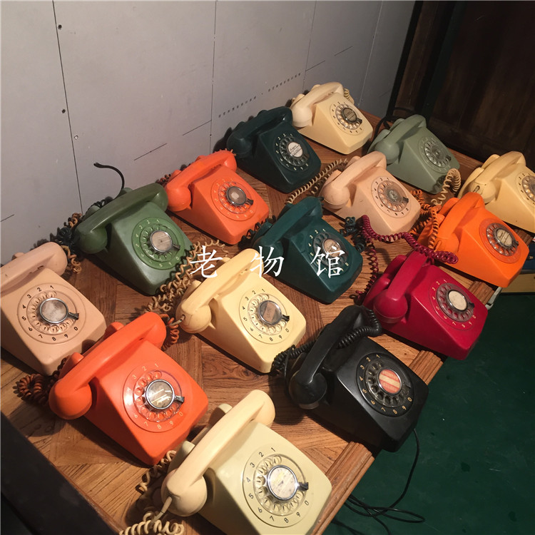 Shanghai old objects old-fashioned turntable phone 80 90s turntable phone window display Old Shanghai