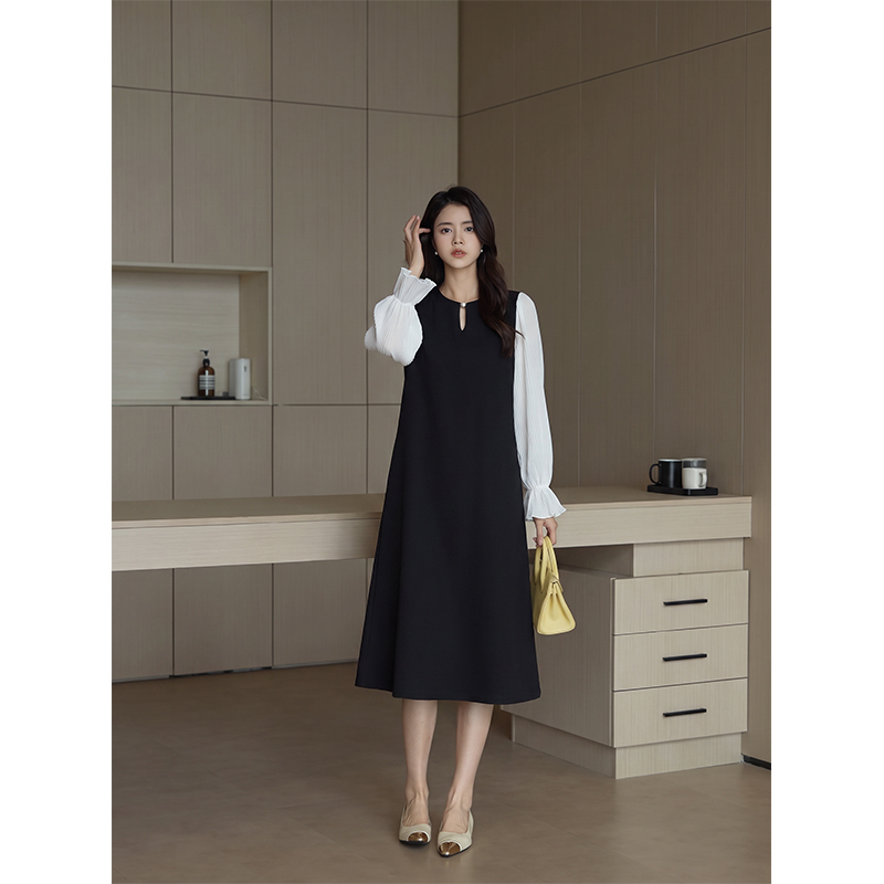 Qiyuanjia Plus-Size Women's Clothing Color-Blocked Bell-Sleeve Long-Sleeve Dress 2026 Autumn and Winter New Loose Slimming Mid-Length Dress