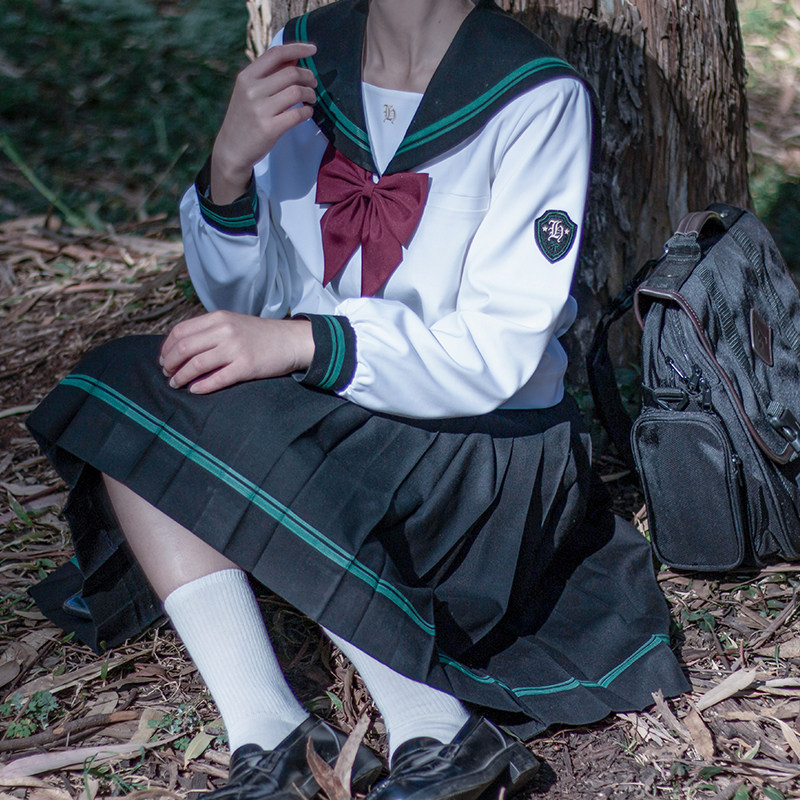 (Spot) Eight-weight-in-parenting line Green winter clothes Japanese sailor to serve winter students uniforms ghosts and devils original
