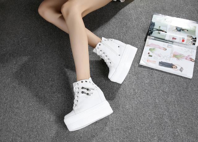 Mùa xuân trắng vô hình nâng cao giày của phụ nữ 12 cm mùa thu dày dưới cao để giúp bình thường muffin siêu cao gót nêm giày vải giầy thể thao nữ