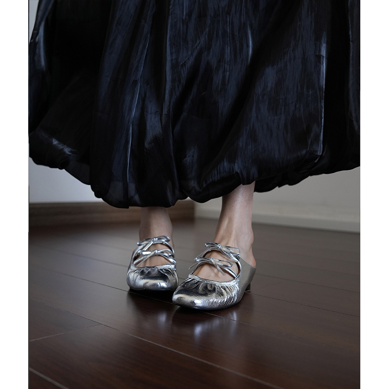 Fermina Silver Toe-Cap Slippers for Women, Summer Outerwear, Bow-Knot, Simple Flats-Soled Sandals, Gold Half-Slip Mules Fermina Silver Toe-Cap Slippers for Women, Summer Outerwear, Bow-Knot, Simple Flats-Soled Sandals, Gold Half-Slip Mules