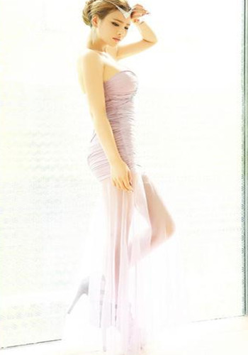 Tight circle reveals pointed chin tight curve