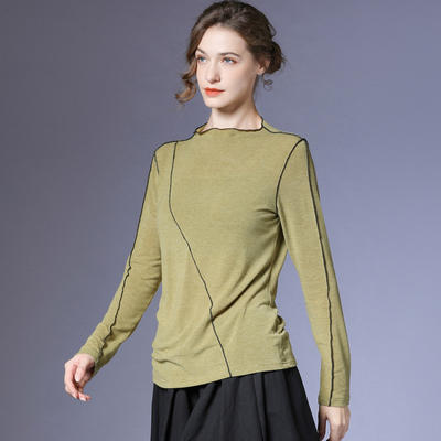 Zhi Zhi's 2026 autumn collection features a new long-sleeved, casual and simple T-shirt for women, which is stylish and versatile. It is a base knitted sweater for women