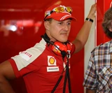 Распроданная коллекция F1 Ferrari 2009 года, красно-белая версия гоночного автомобиля Райкконена Шумахера