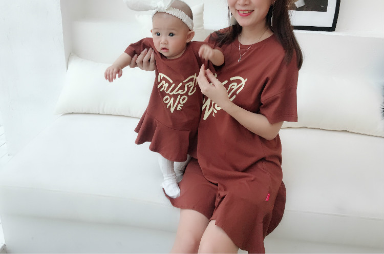 2018 mùa hè mới ba gia đình đầy đủ gia đình ăn mặc mẹ và con gái ăn mặc cha và con trai với bốn ngắn tay t-shirt shop quần áo trẻ em đẹp