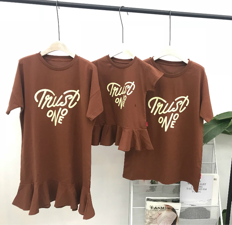 2018 mùa hè mới ba gia đình đầy đủ gia đình ăn mặc mẹ và con gái ăn mặc cha và con trai với bốn ngắn tay t-shirt shop quần áo trẻ em đẹp