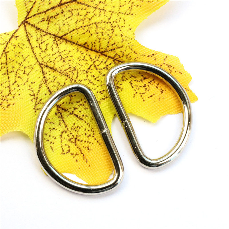 2025潮流升级：选包时该如何挑选合适的D字扣配件？