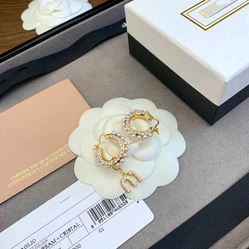 Miu new letter m pearl earrings miu asymmetric earrings sweet all-match ear pin gold and silver earrings