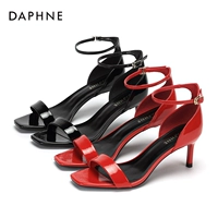 Daphne/达芙妮 Модные блестящие однотонные босоножки с ремешком на каблуке, лето 2020 года