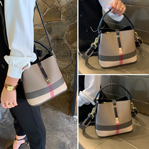 Light Luxury Bucket bag women 2021 new shoulder crossbody large capacity bag leather grid commuting advanced soft leather