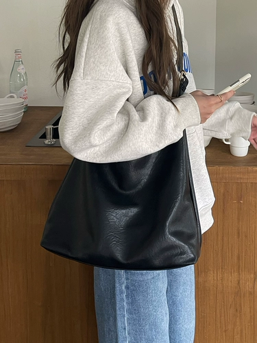 Демисезонная вместительная и большая сумка через плечо, сумка на одно плечо, из натуральной кожи