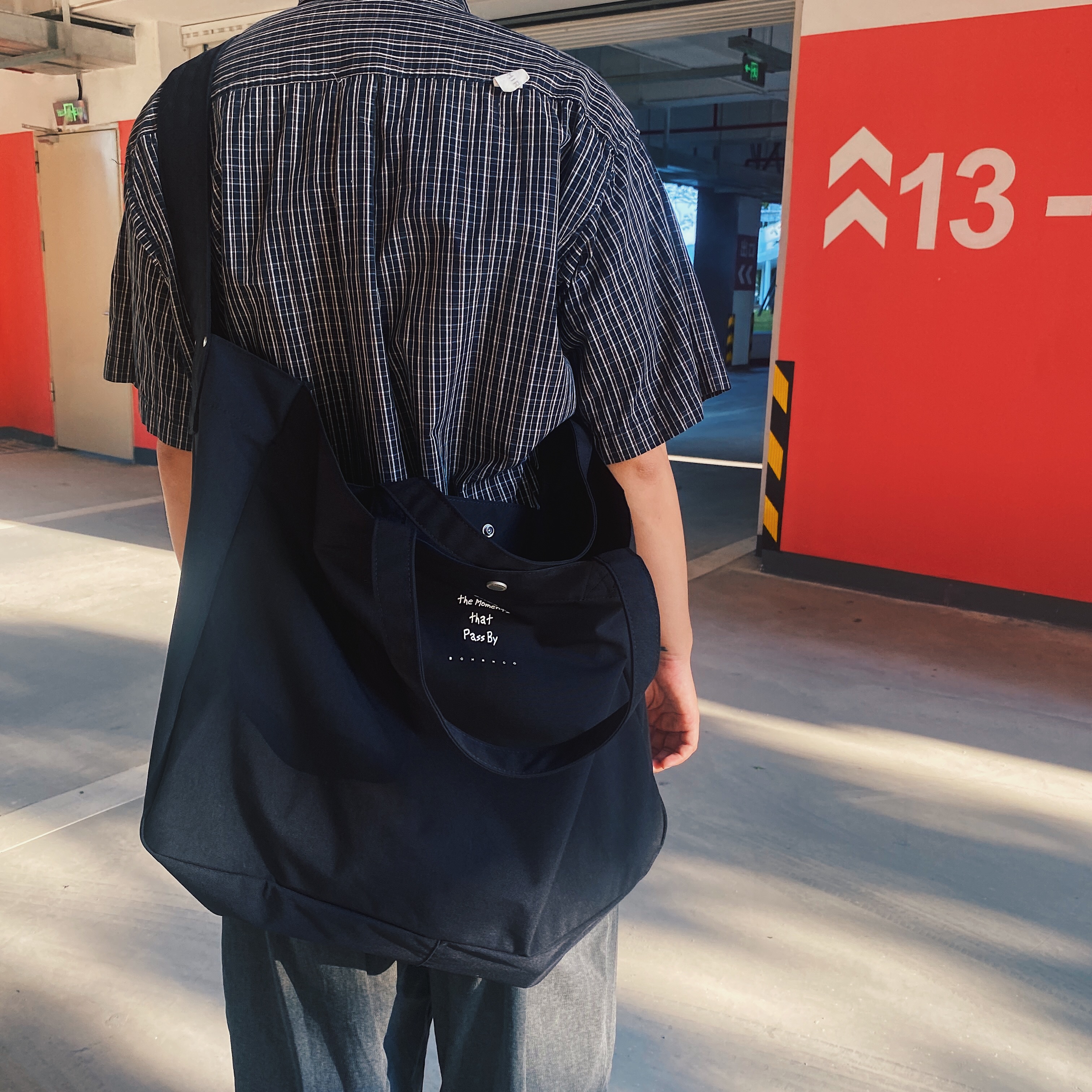 XIIIbrandoriginal Large Capacity Diagonal Satchel Tot Single Shoulder Fitness Carry-on Travel Bag Thickened Light Man-Taobao