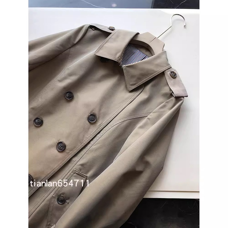 A Deeply Impressive~ Classic and Stunning Piece! Double-Breasted British-Style Khaki Short Trench Coat with Toggle Buttons