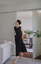 Maze Studios black sleeveless blister creamy irregular small vest + embossed crumpled half skirt