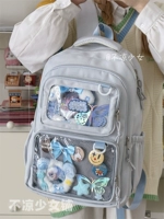 Рюкзак молочно-голубого цвета не включает внутреннюю часть.