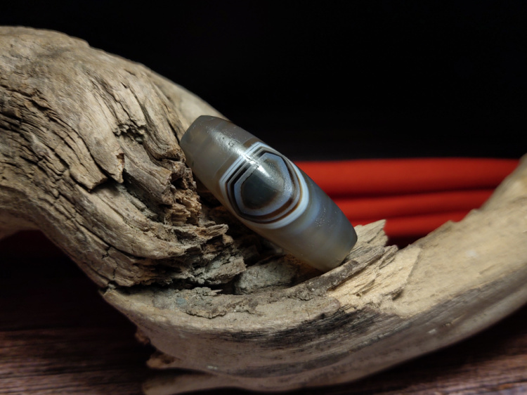 Antique beads Tibetan silk-wound agate Lezi King Kong eye silk-wound Tibetan old beads old agate