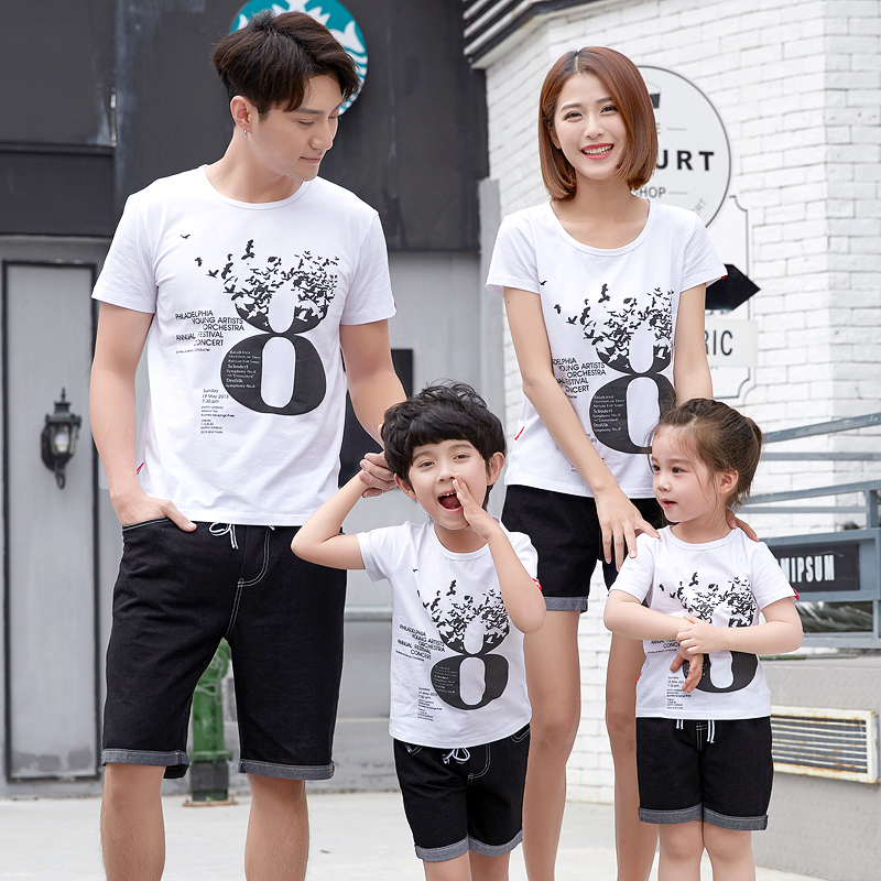 Váy hè hè 2018 bố mẹ con mới gia đình chất liệu cotton mẹ và con gái đặt áo thun đi biển gia đình ba nhà. áo thun gia đình