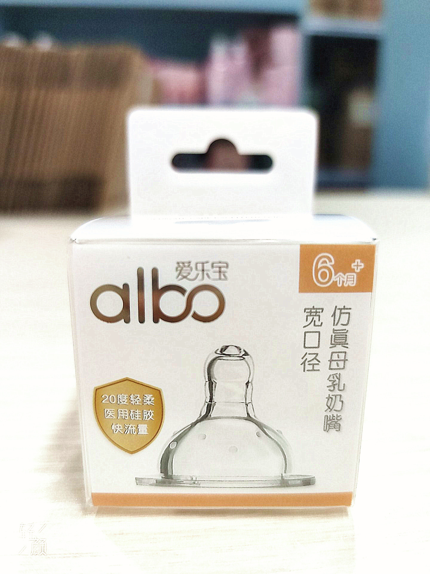 Love baby newborn baby wide mouth diameter cross hole pacifier Baby imitation breast milk anti-flatulence silicone round hole pacifier