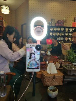 Mobile phone live fill light Mobile phone lens anchor skin beauty camera selfie shake sound photo fill light