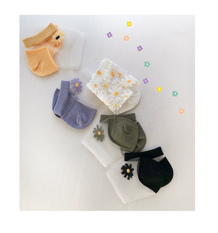 Huyifang New Products 2020 Spring / Summer New Boat Socks Nữ Daisy Trong suốt Thêu Thẻ Vớ Thời trang Vớ INS - Vớ