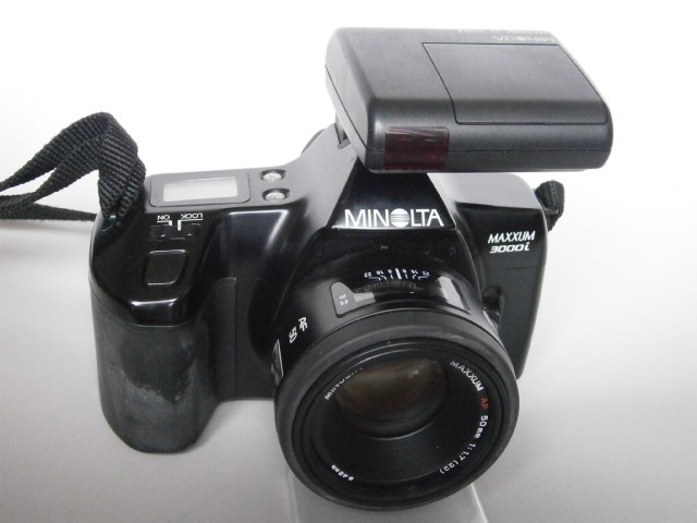 Minolta MAXXUM 3000i fixed focus AF50 1 7 automatic lens flash film camera