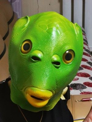 面白い緑色の魚のヘッドギア、ハロウィンのパフォーマンス小道具、陽気なフェイスマスク、あらゆる種類の動物の頭、牛、馬、カエル、クリエイティブ