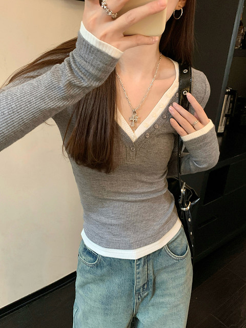 Slim-Fit Color-Block V-Neck Button Design Fake Two-Piece Long-Sleeve T-Shirt for Women, New Spring Style Niche Design Patchwork Top