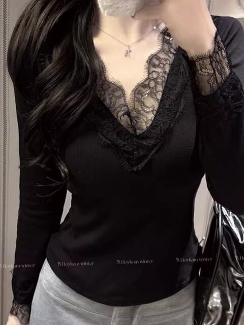 Pure Desire Lace Trim V-Neck Long-Sleeve Slim-Fit Women's T-Shirt, New Autumn and Winter Style, Simple White Base Shirt with Fixed Chest Pads