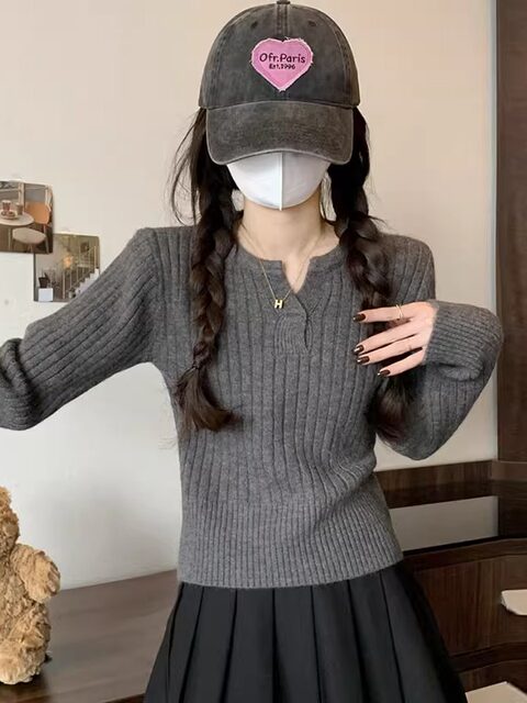 Casual Apricot-Colored Small V-Neck Pit-Striped Long-Sleeved Knitwear for Women, Autum New K-Style, Slim-Fitting Short Knitwear for Small People