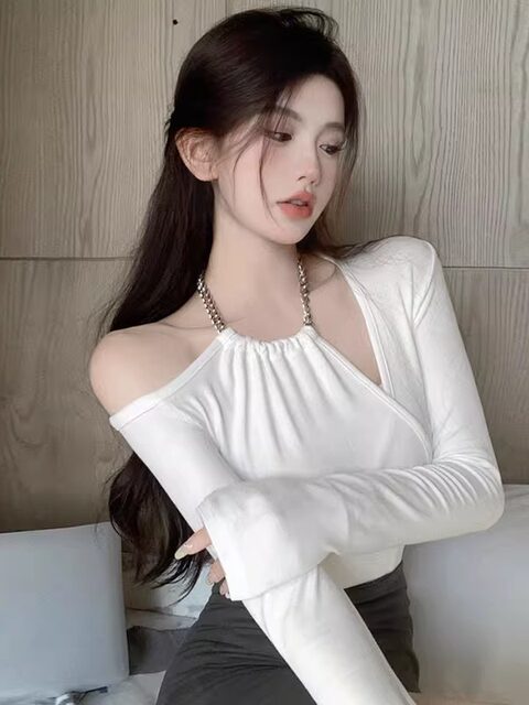 Sexy Little Wild Cat Chain Halter Black Top for Women, 2025 Autumn New Design, Stylish Patchwork Long-Sleeve T-Shirt