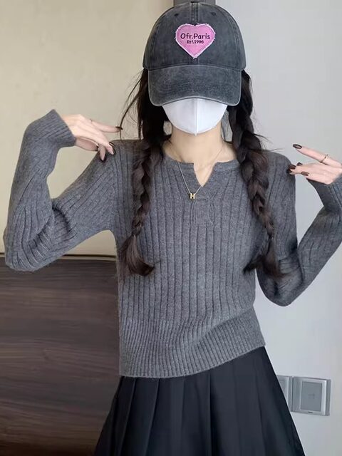 Casual Apricot-Colored Small V-Neck Pit-Striped Long-Sleeved Knitwear for Women, Autum New K-Style, Slim-Fitting Short Knitwear for Small People