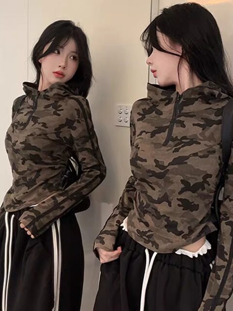 Designed Half-Zip Hooded Camouflage Long-Sleeved T-Shirt for Women, New Autumn Style, Curved Hem, Slim Fit, Sporty Top