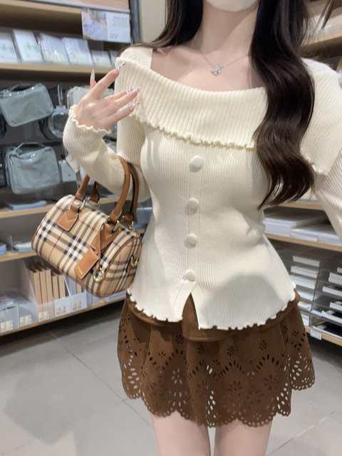 Chic Ruffled Off-Shoulder Buttoned Long-Sleeve Knit Sweater for Women, New Autumn and Winter Slim-Fit Sweet Pullover Sweater for Women