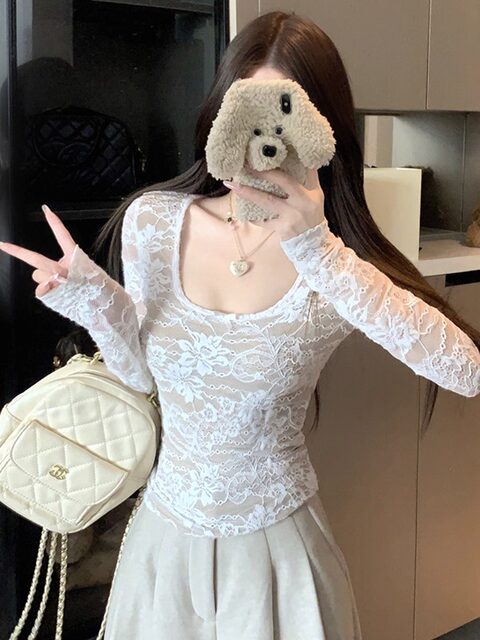 Pure and Alluring Low U-Neck Hollow-Out Jacquard Lace Top for Women, New Winter Style, Slim Fit with Curved Hem, Long-Sleeve Base Shirt