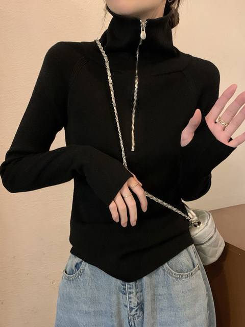 High-End Gray Half-Zip Turtleneck Raglan Sleeve Knit Sweater for Women with Fingerless Design, New Winter Casual Versatile Sweater