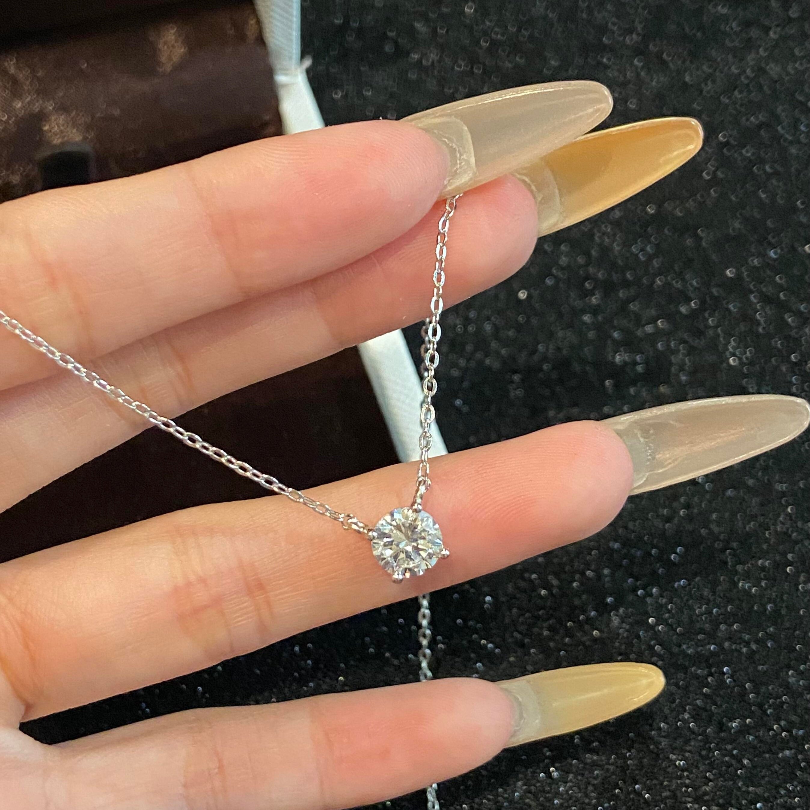 趙禄思風の鼻くそダイヤモンド模造モアッサナイトシングルダイヤモンドペンダントネックレス、女性用ライトラグジュアリージルコンシルバー鎖骨チェーン