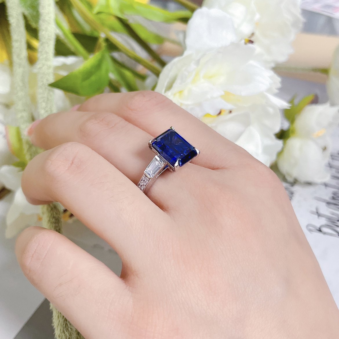 Artificial Breeding Regenerating Royal Sapphire Ring Three Stones 18K Gold Sri Lanka Chrysanthemum Ring Custom-Taobao