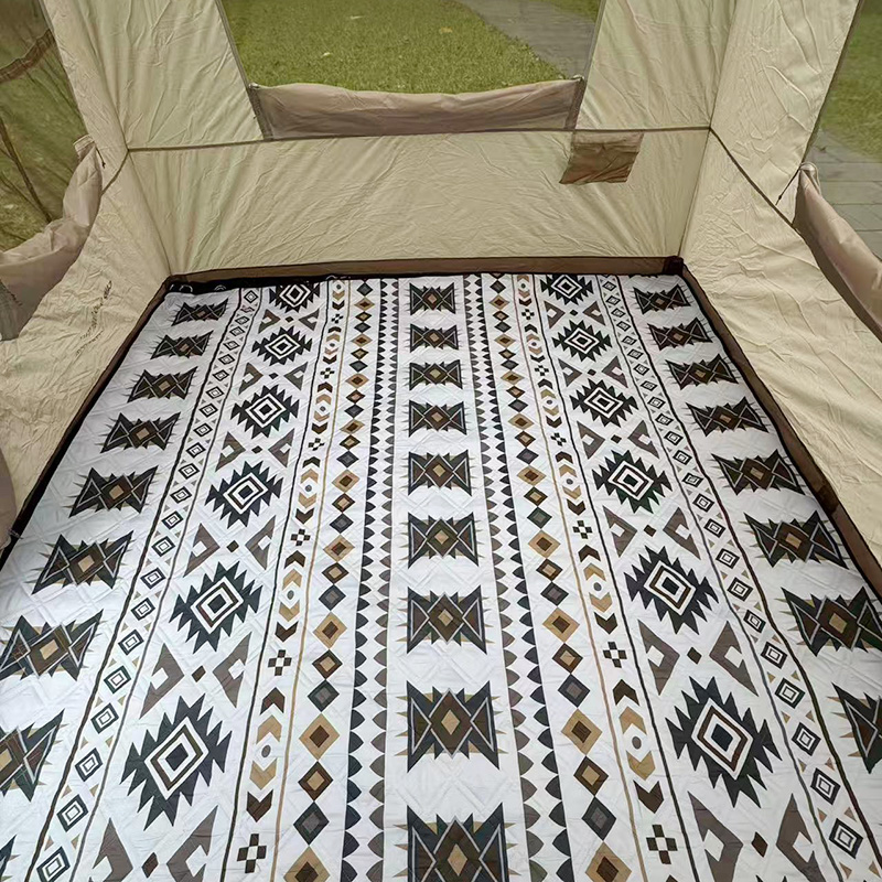 民族风地垫：旅行者的户外舒适守护者