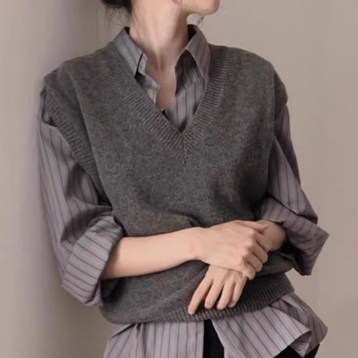 Spring and Autumn Thin Cashmere Vest for Women, V-Neck Short Layered Sleeveless Cardigan, Solid Color Knitted Sweater, Slimming Sweater