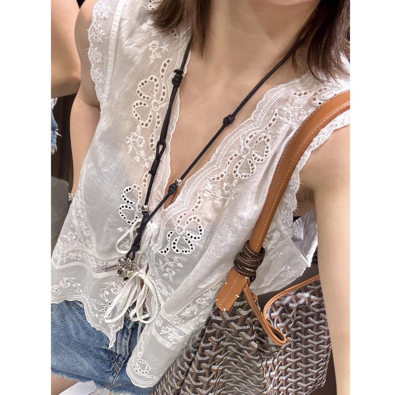Summer White French-Style Heavy Lace Embroidery V-Neck Short Sleeveless Vest Shirt Blouse for Women 0881017