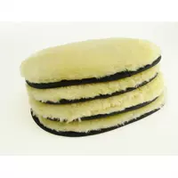 Очистка автомобиля сцепляется автомобиль, вымывая машину с плюшевым автомобилем, автомобильные перчатки, серый автомобиль, чистый, не повредить поверхности краски