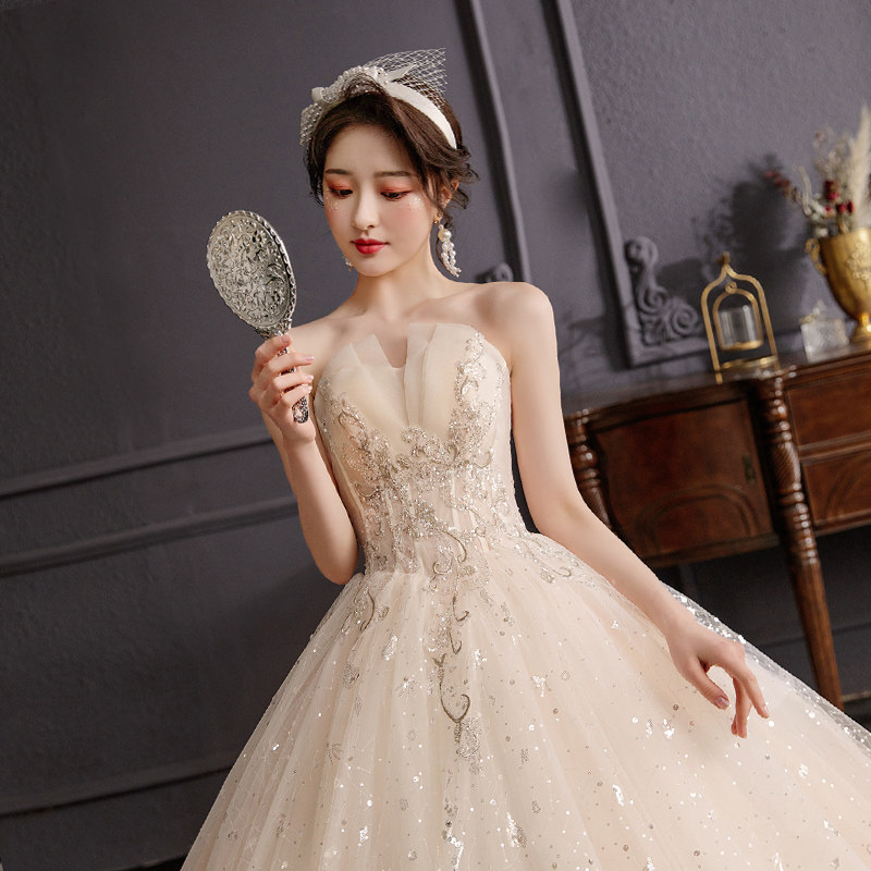 Trowel light wedding dress 2021 new bridal temperament minimalist atmospheric method drag tail extravagant and lean main yarn out of the door