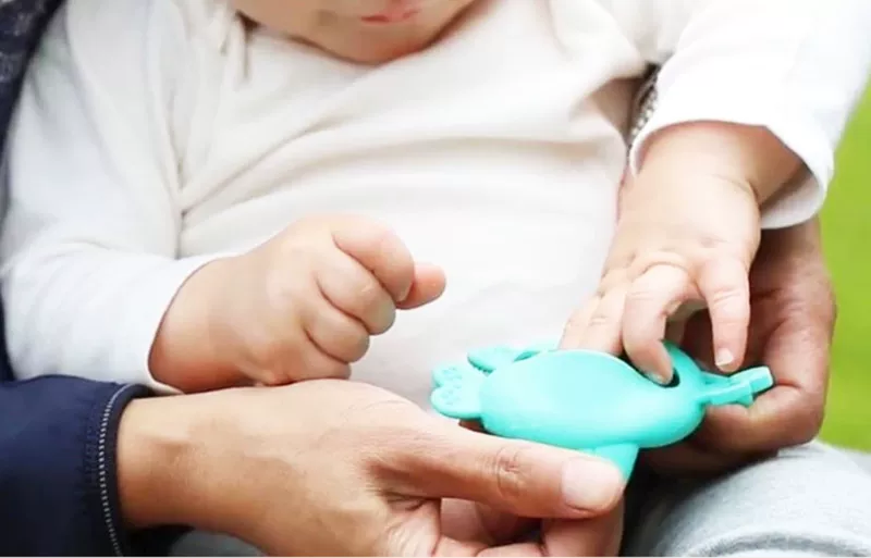 Mỹ Hashtag Kidz bé teether bé silicone mềm răng hàm có thể được luộc răng nhai đồ chơi - Gutta-percha / Toothbrsuh / Kem đánh răng ti giả avent