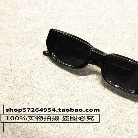 Солнцезащитные очки в европейском и американском стиле, модные очки для подиума, стильные солнцезащитные очки в маленькой квадратной оправе в стиле ретро-панк для мужчин и женщин, защита от солнца и ультрафиолета.