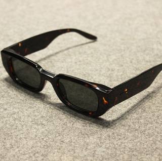 European and American Fashion Street Style Catwalk Sunglasses, Cool Small Square Frame Retro Punk Sunglasses for Men and Women, Sun Protection and Ultraviolet Protection