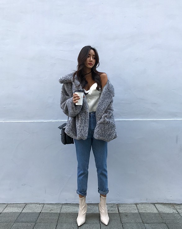 Mùa thu đông 2018 phiên bản Hàn Quốc của báo đốm trong chiếc áo cardigan dài lông thú thả lỏng ve áo lớn lông thỏ giả lông thú giả áo dạ lông
